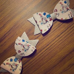 Dr. Seuss 3 inch pigtail bows
